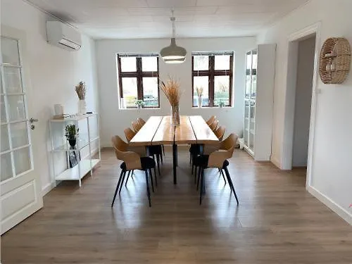 Comfy Cottege In Jeru 아파트