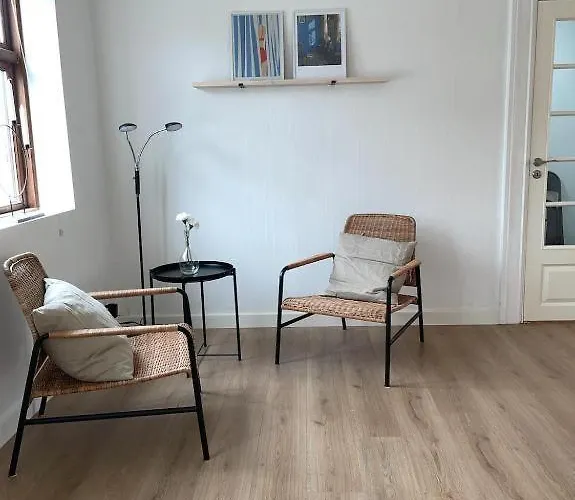 Comfy Cottege In Jeru 아파트 *